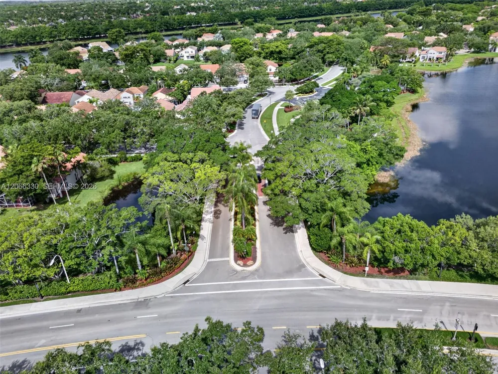 1520 Seabay Rd Weston, FL 33326