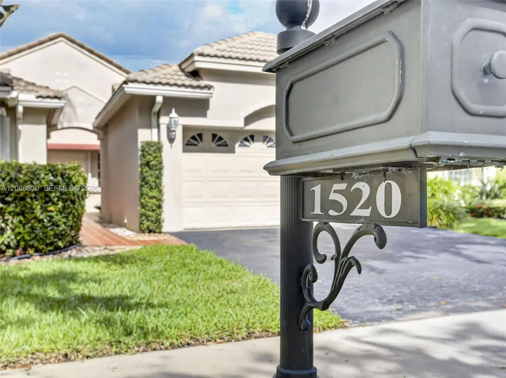 1520 Seabay Rd Weston, FL 33326