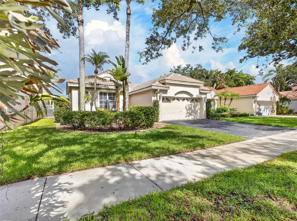 1520 Seabay Rd Weston, FL 33326