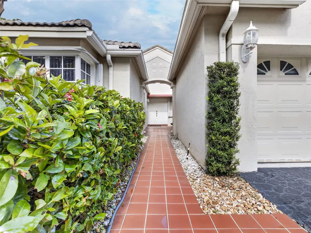 1520 Seabay Rd Weston, FL 33326