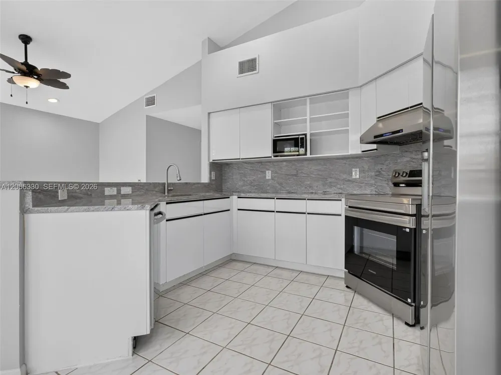1520 Seabay Rd Weston, FL 33326
