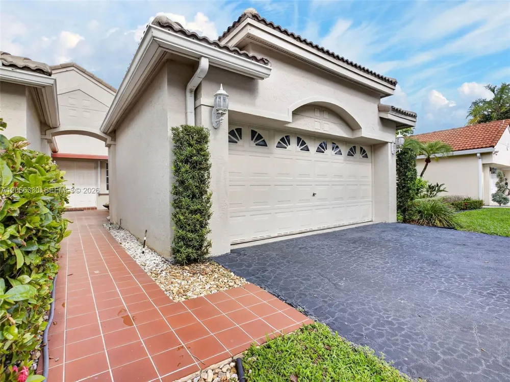 1520 Seabay Rd Weston, FL 33326