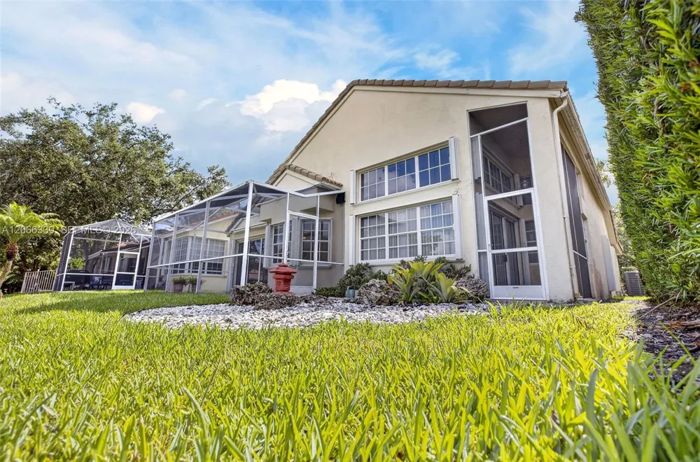 1520 Seabay Rd Weston, FL 33326