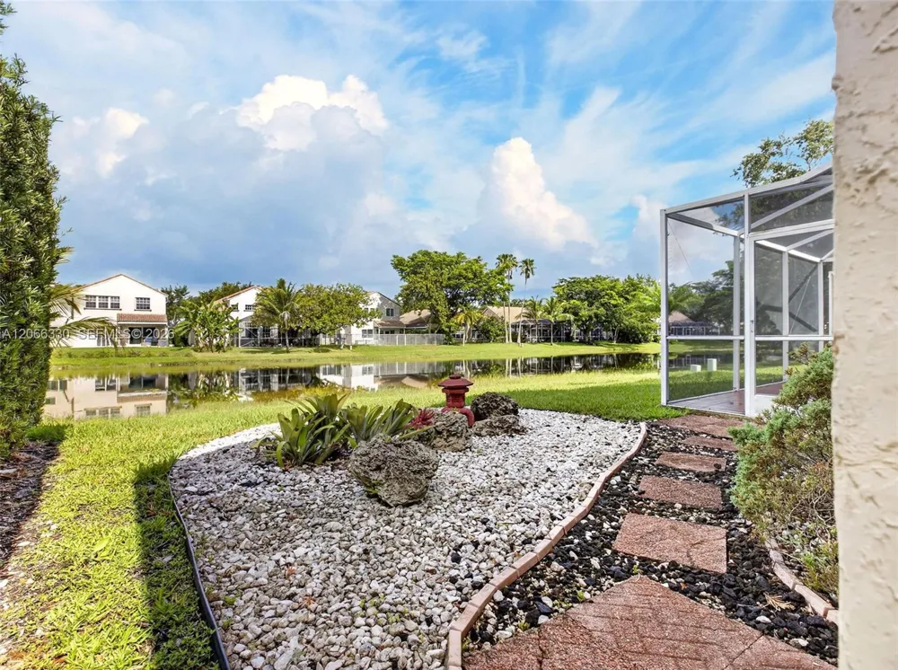 1520 Seabay Rd Weston, FL 33326
