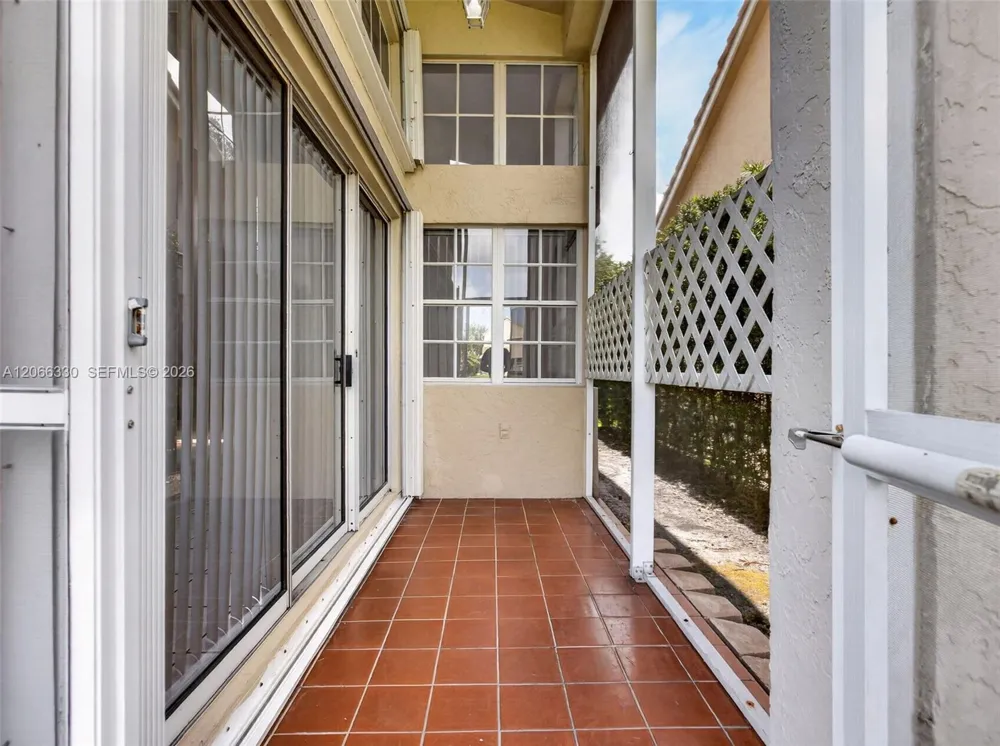 1520 Seabay Rd Weston, FL 33326