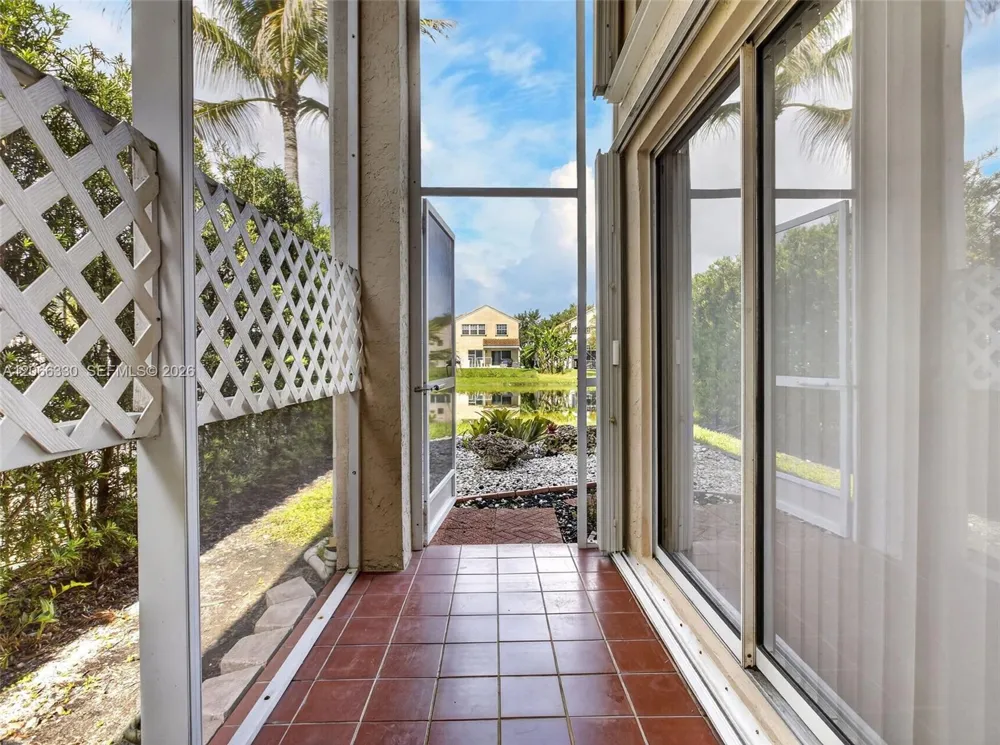 1520 Seabay Rd Weston, FL 33326