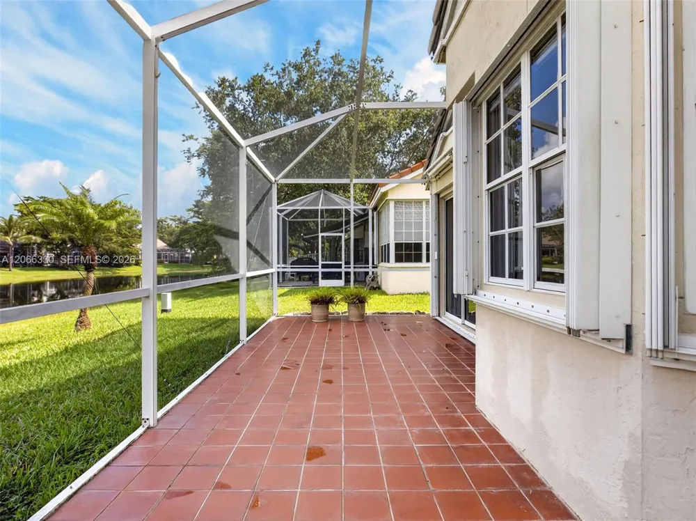 1520 Seabay Rd Weston, FL 33326