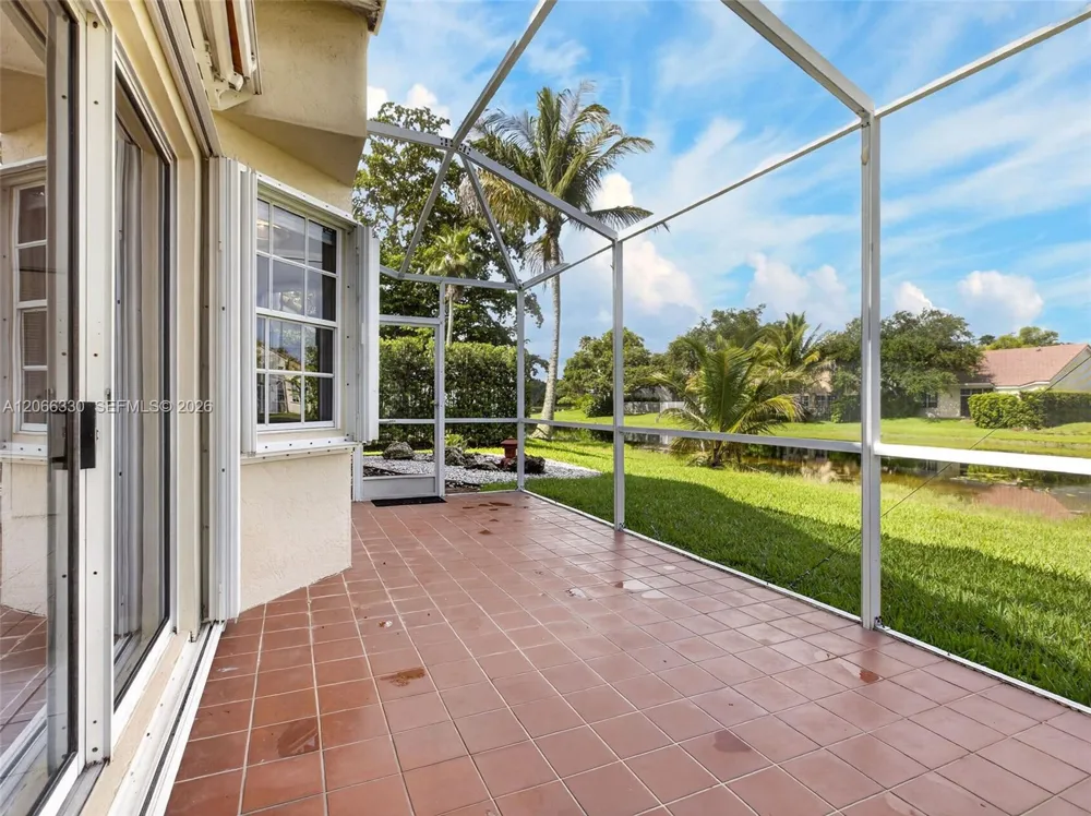 1520 Seabay Rd Weston, FL 33326