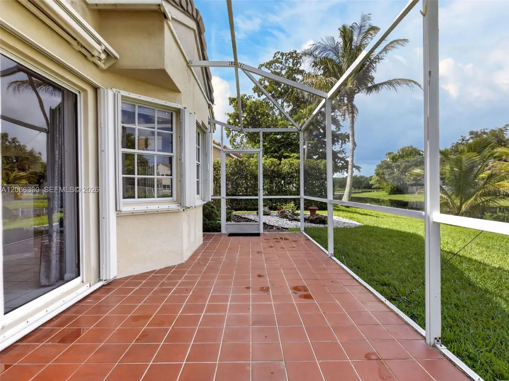 1520 Seabay Rd Weston, FL 33326