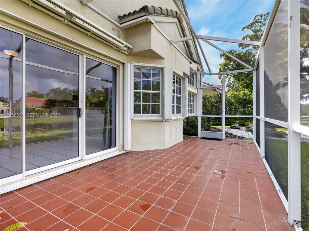 1520 Seabay Rd Weston, FL 33326