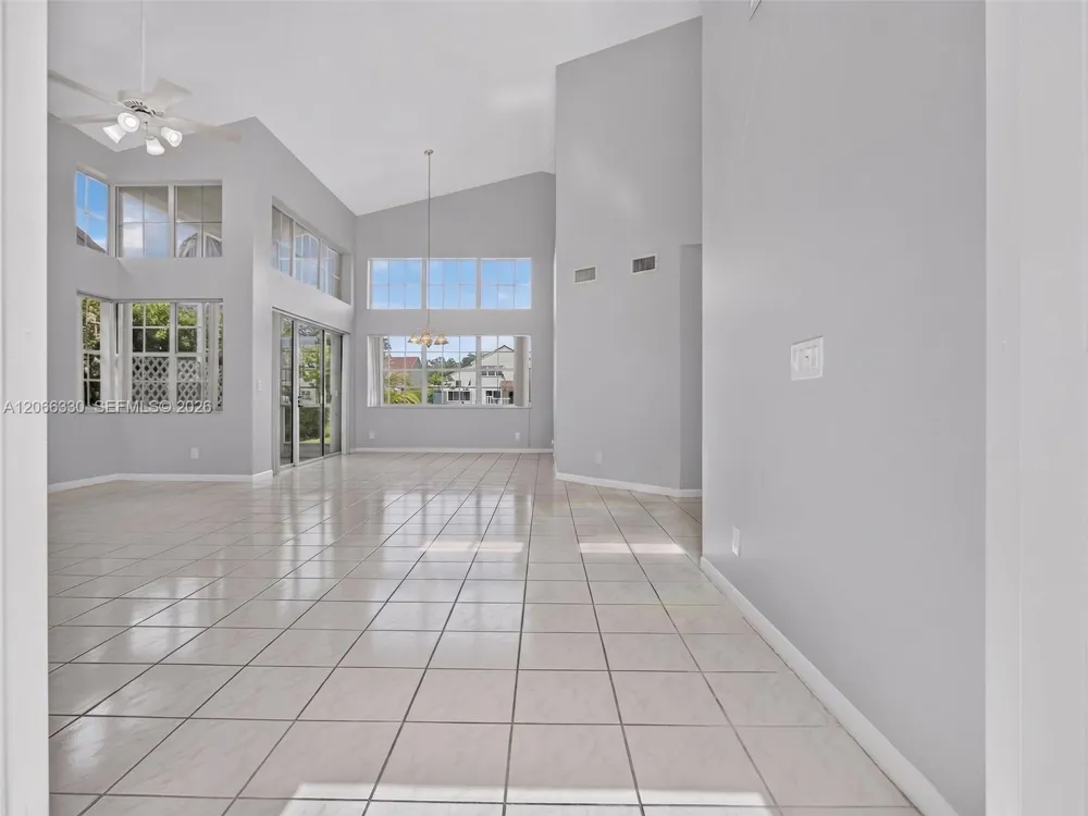 1520 Seabay Rd Weston, FL 33326