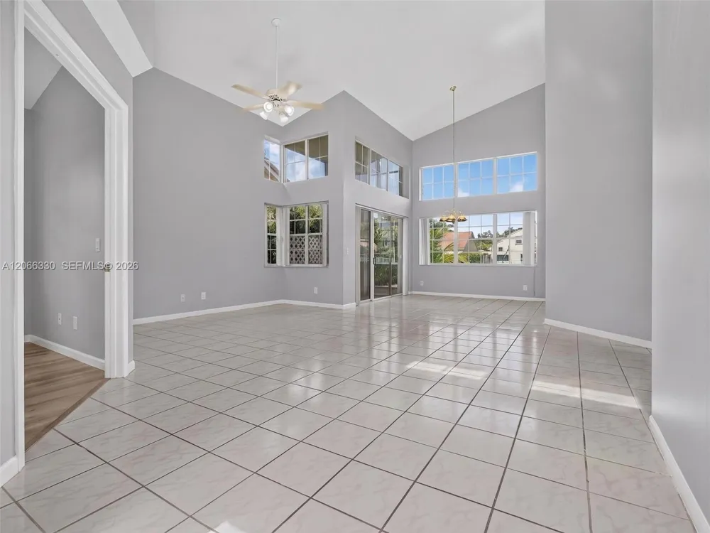 1520 Seabay Rd Weston, FL 33326