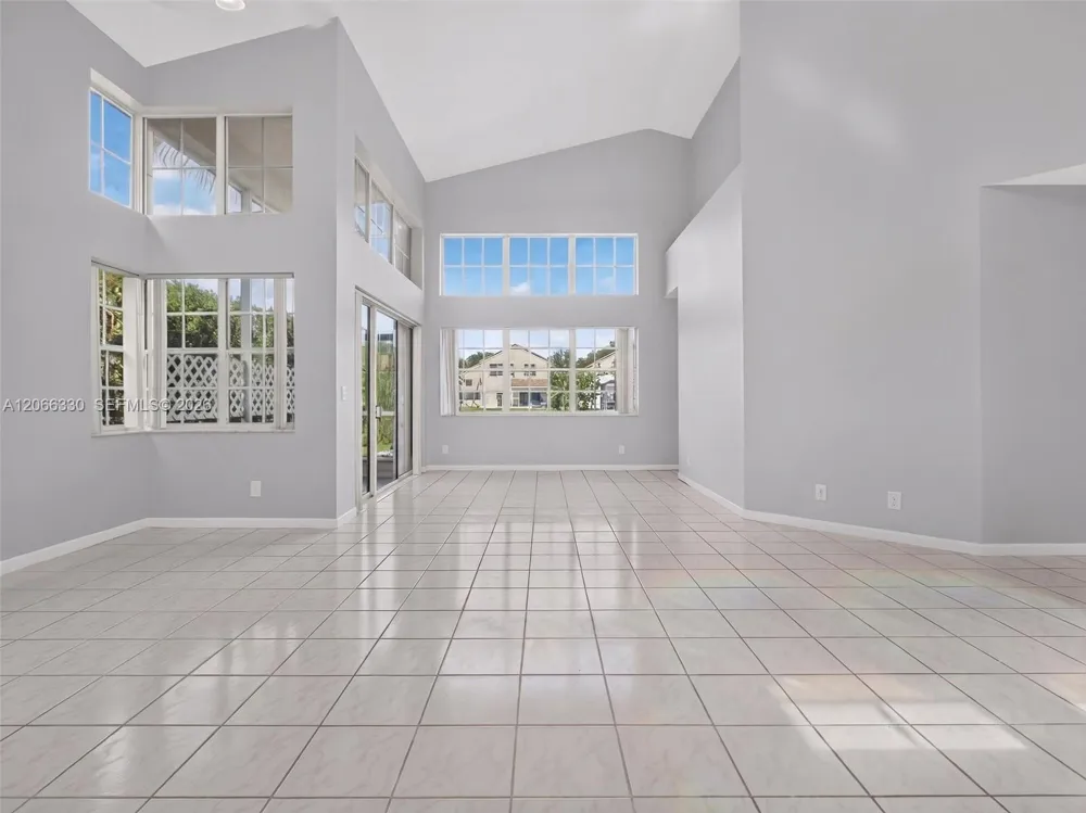 1520 Seabay Rd Weston, FL 33326