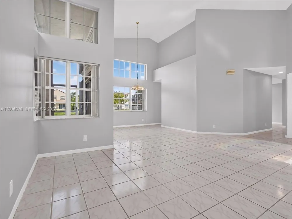 1520 Seabay Rd Weston, FL 33326