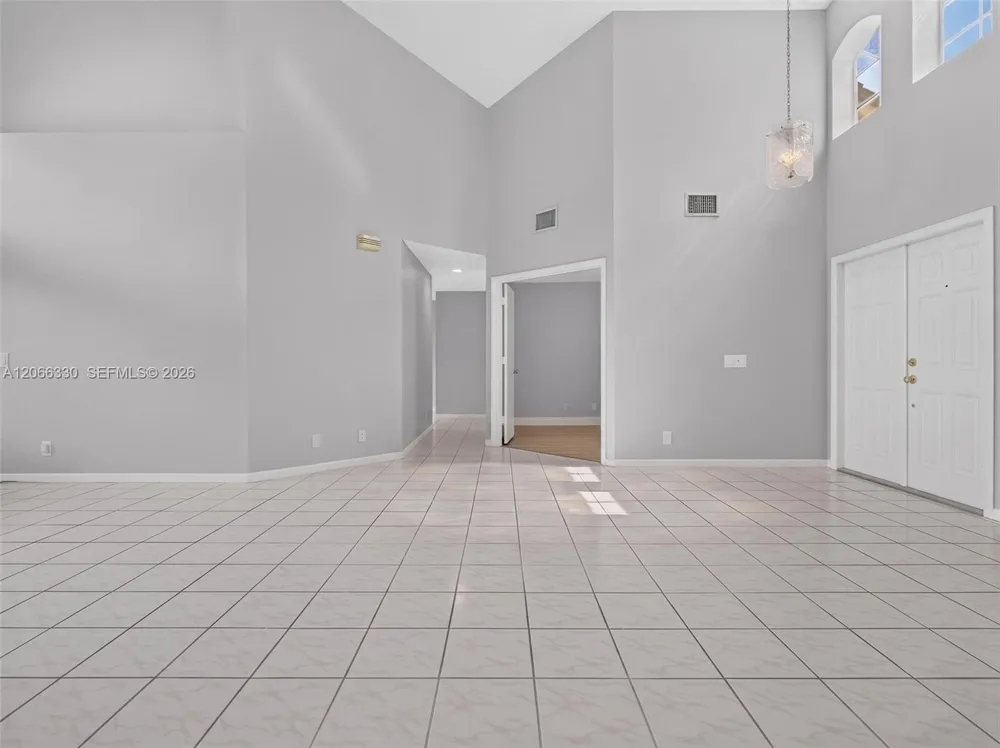 1520 Seabay Rd Weston, FL 33326