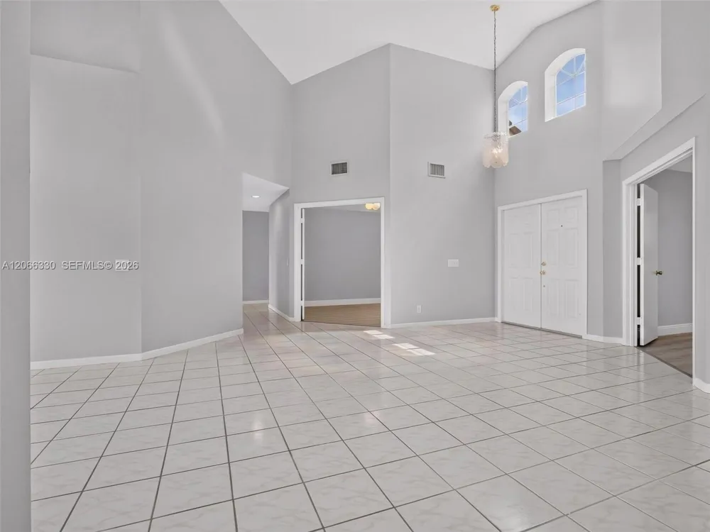 1520 Seabay Rd Weston, FL 33326