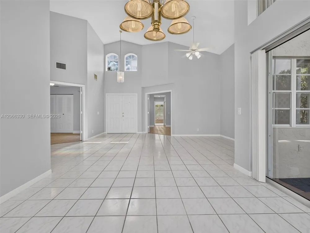 1520 Seabay Rd Weston, FL 33326