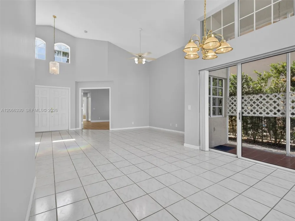 1520 Seabay Rd Weston, FL 33326