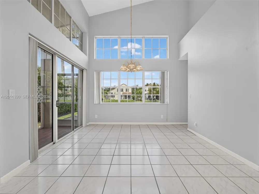 1520 Seabay Rd Weston, FL 33326