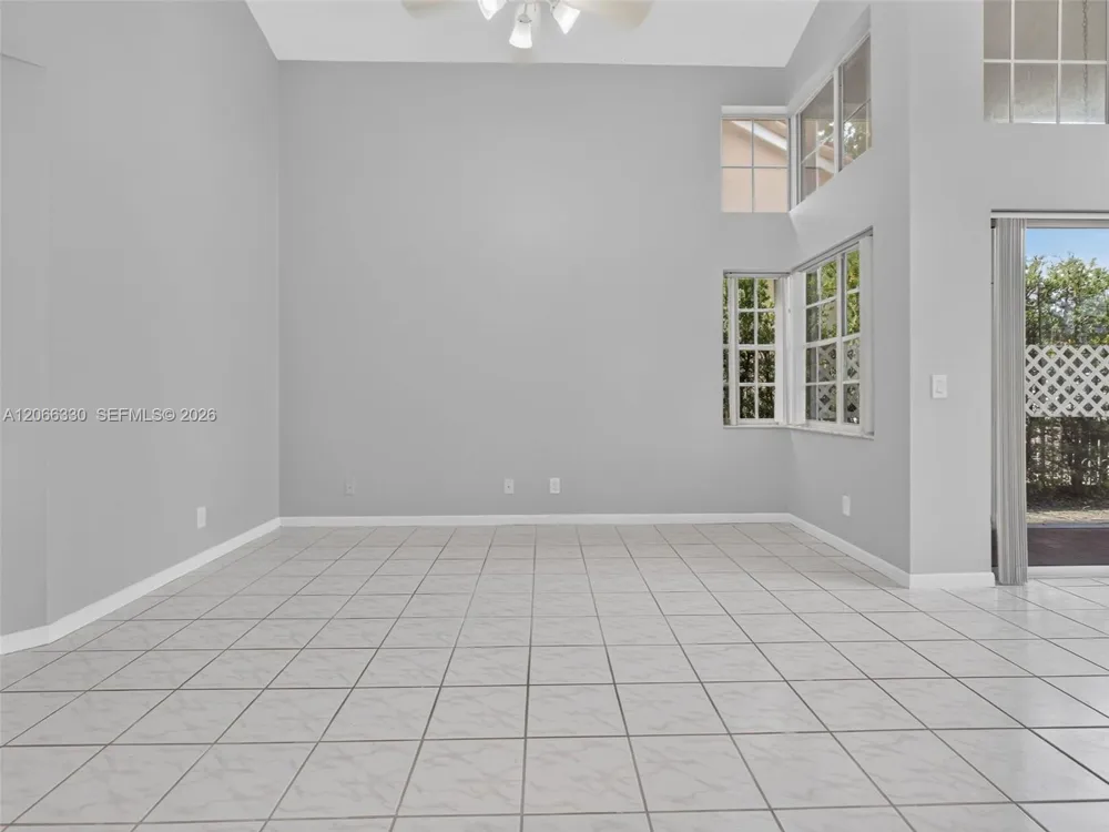 1520 Seabay Rd Weston, FL 33326