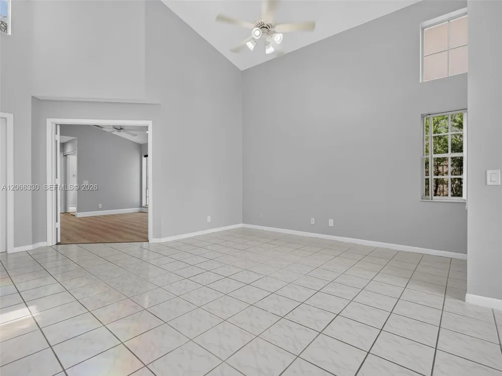 1520 Seabay Rd Weston, FL 33326