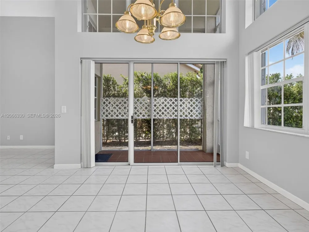 1520 Seabay Rd Weston, FL 33326