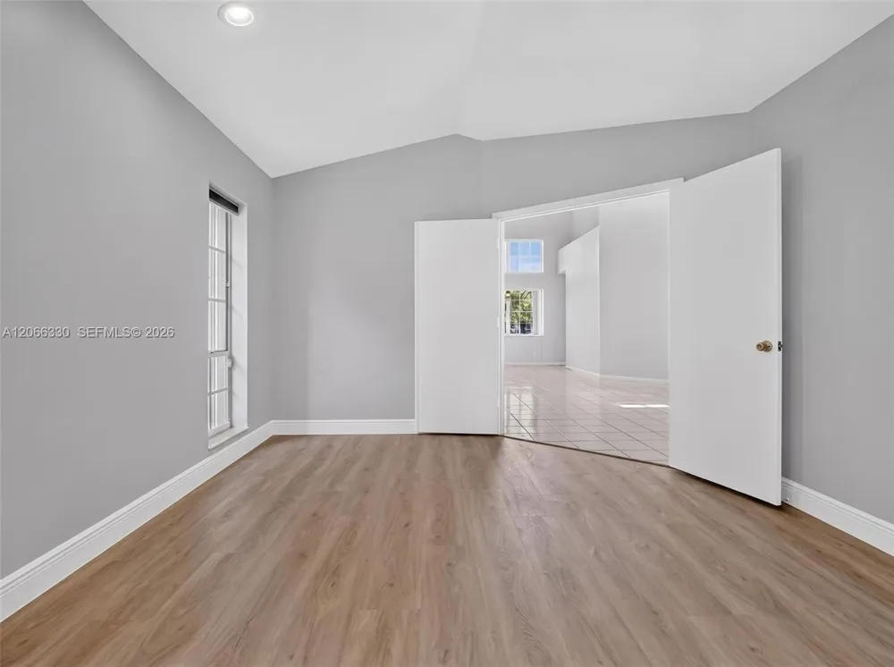 1520 Seabay Rd Weston, FL 33326