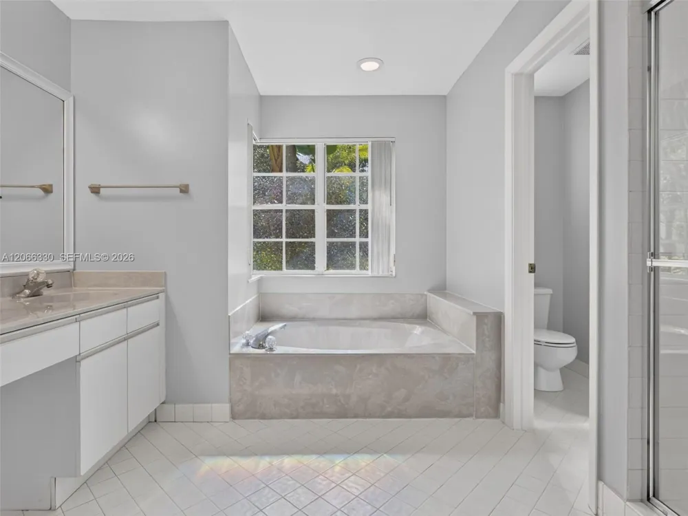 1520 Seabay Rd Weston, FL 33326