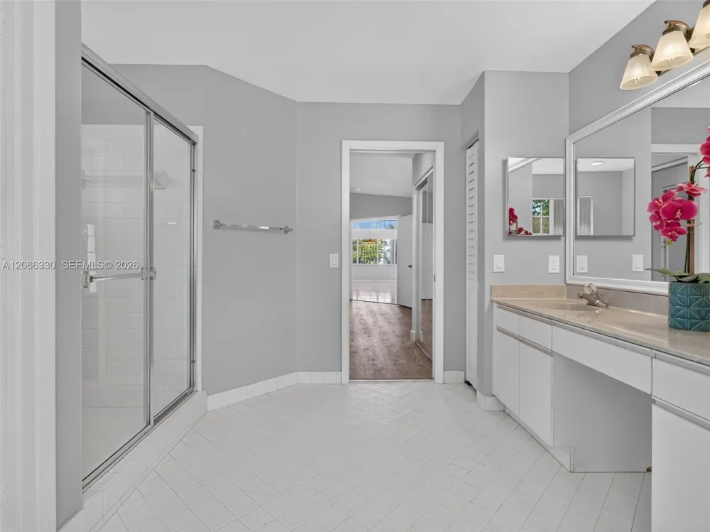 1520 Seabay Rd Weston, FL 33326