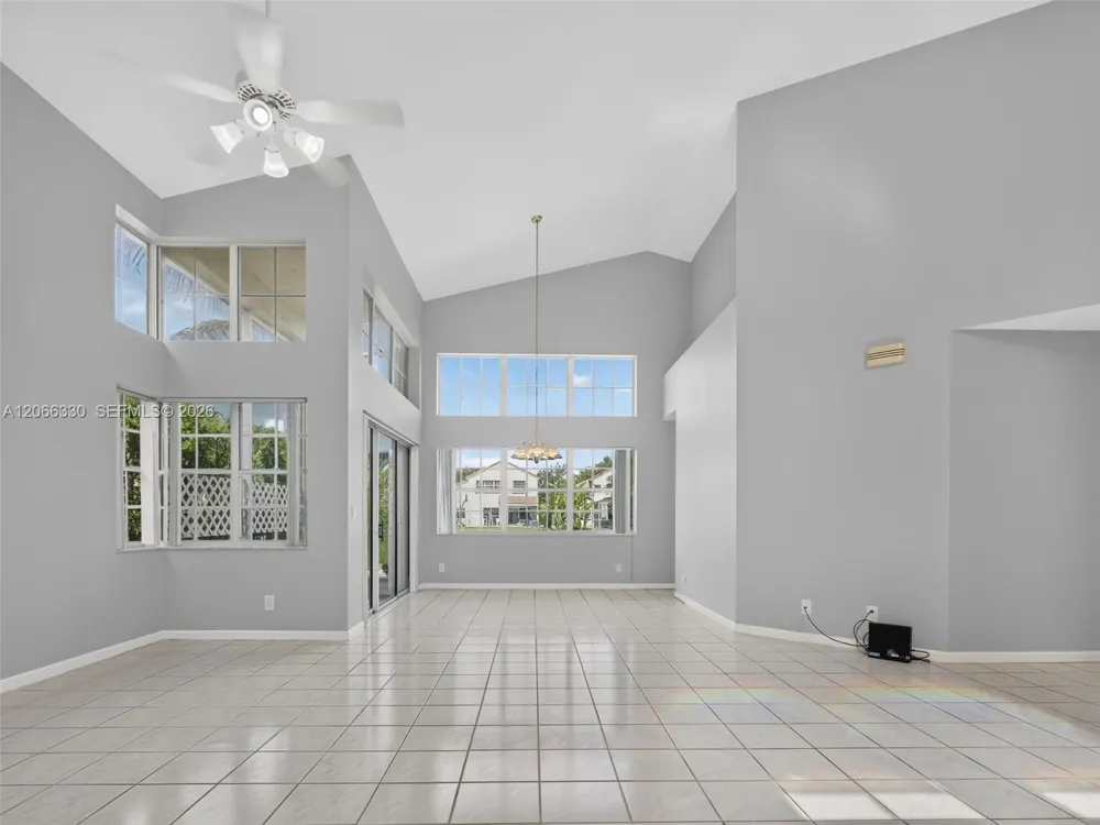 1520 Seabay Rd Weston, FL 33326