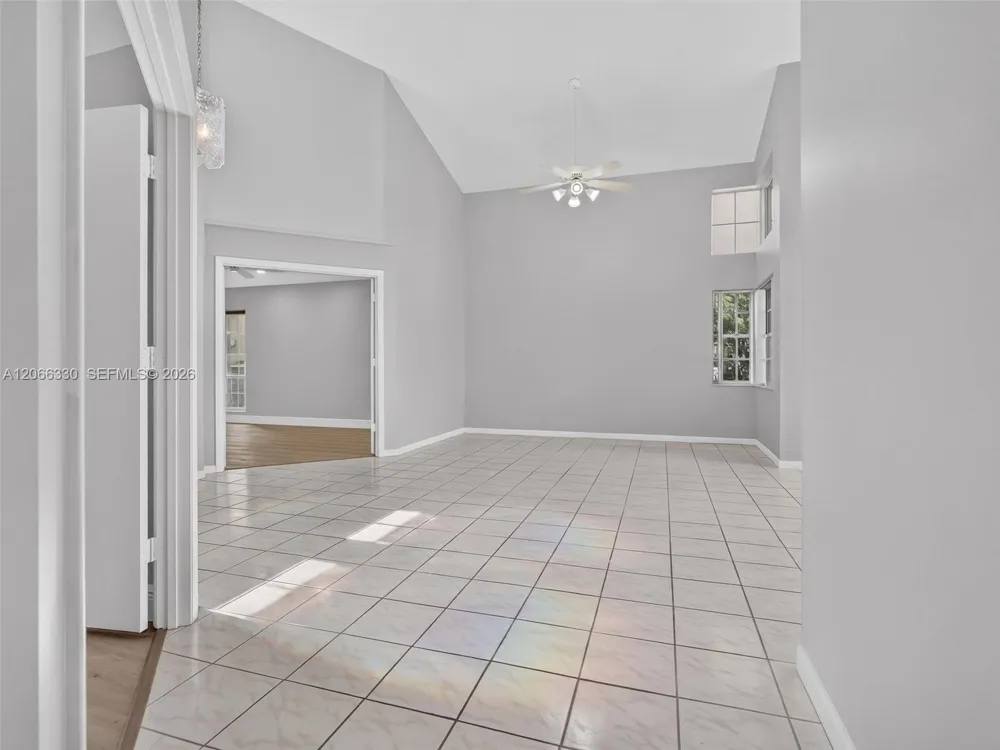 1520 Seabay Rd Weston, FL 33326