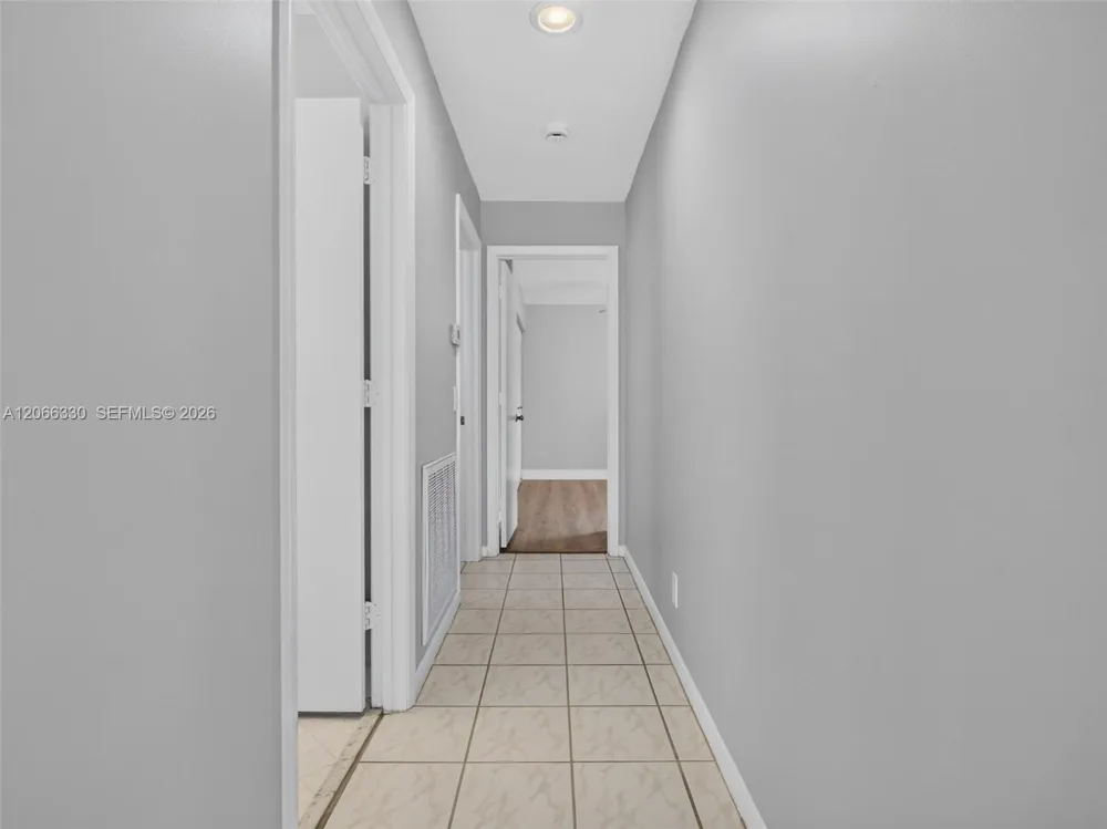 1520 Seabay Rd Weston, FL 33326