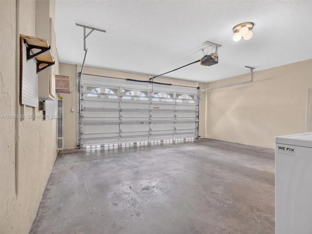 1520 Seabay Rd Weston, FL 33326