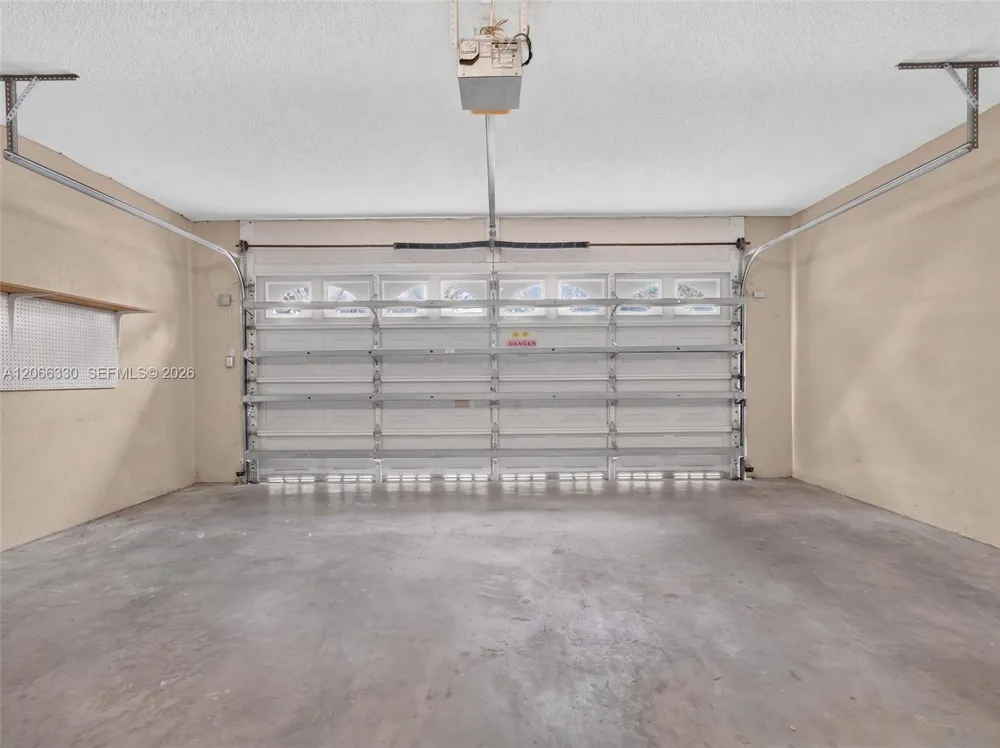 1520 Seabay Rd Weston, FL 33326