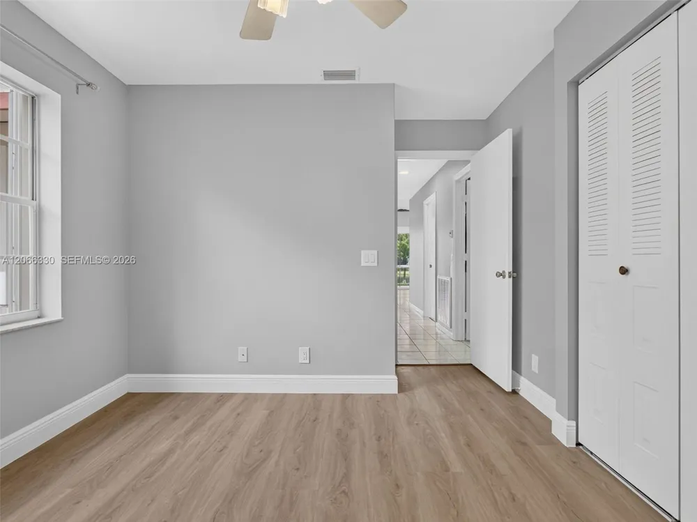 1520 Seabay Rd Weston, FL 33326