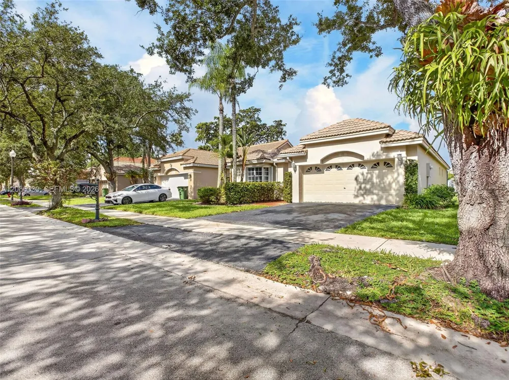 1520 Seabay Rd Weston, FL 33326