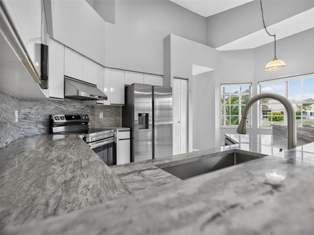 1520 Seabay Rd Weston, FL 33326