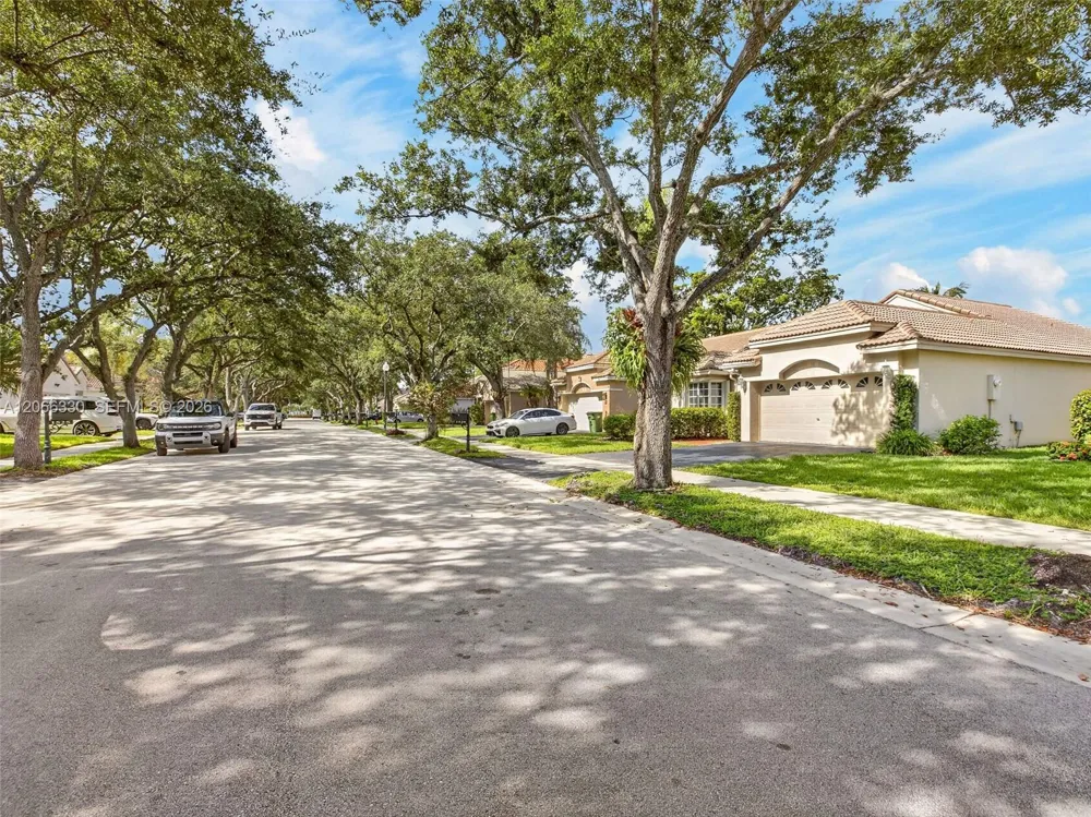 1520 Seabay Rd Weston, FL 33326