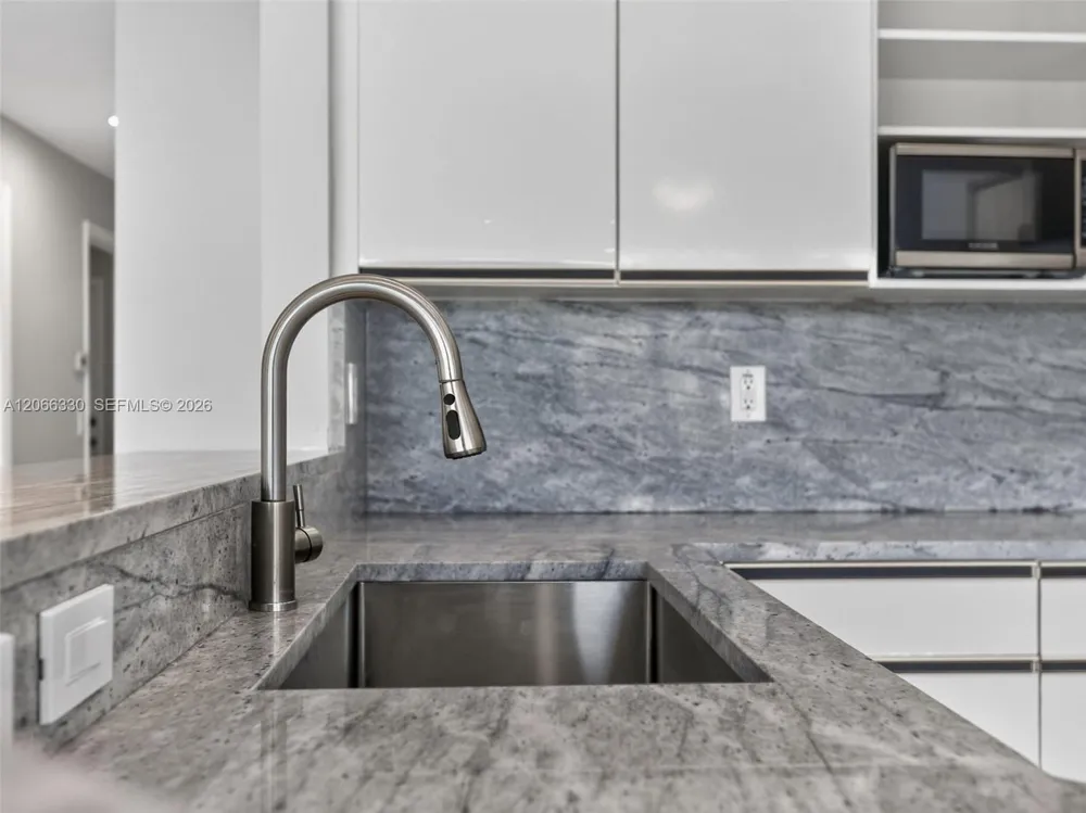 1520 Seabay Rd Weston, FL 33326