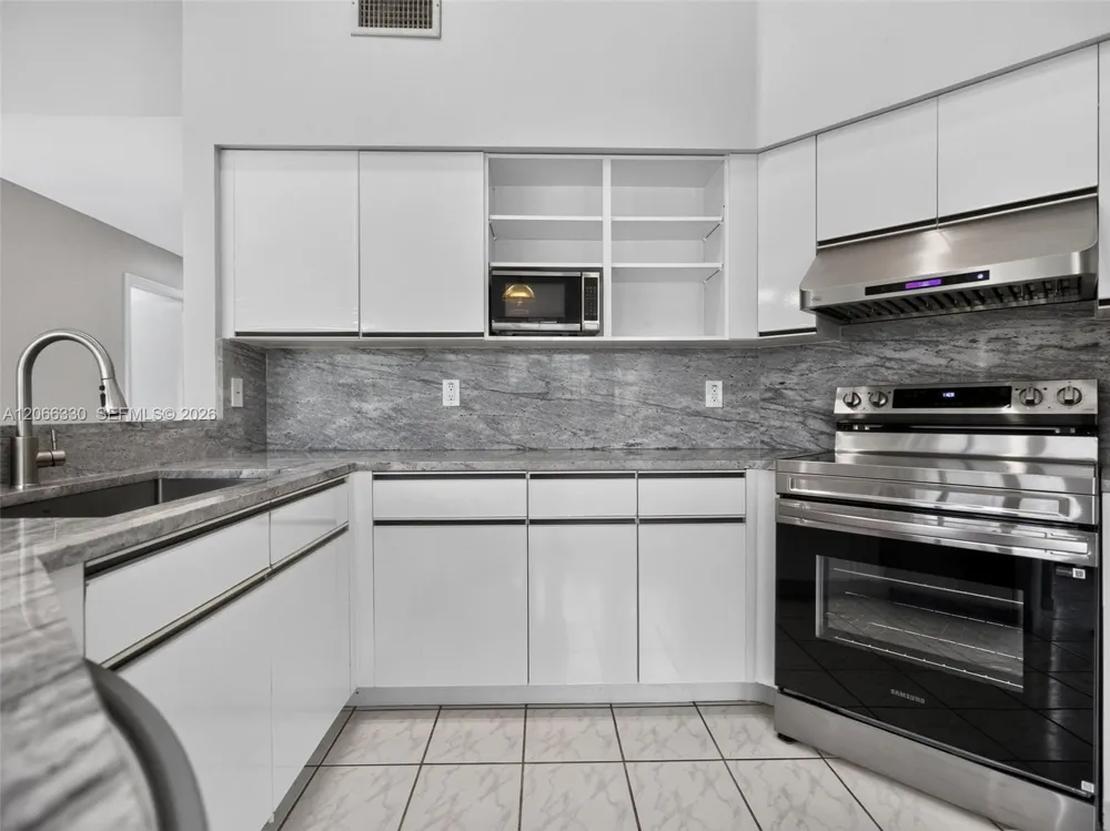 1520 Seabay Rd Weston, FL 33326