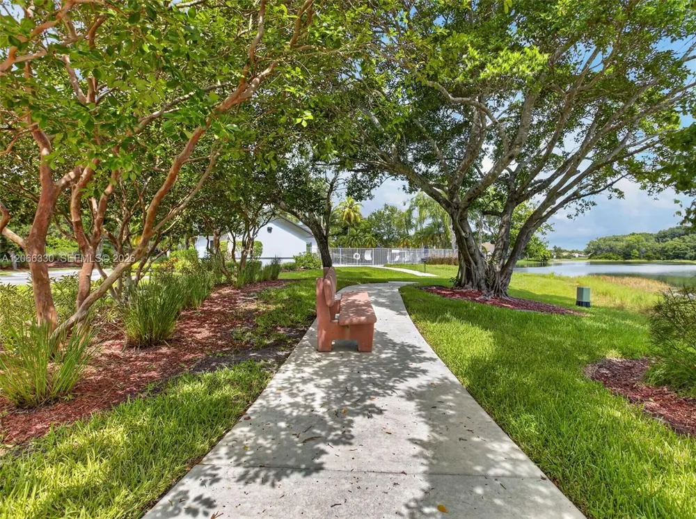 1520 Seabay Rd Weston, FL 33326