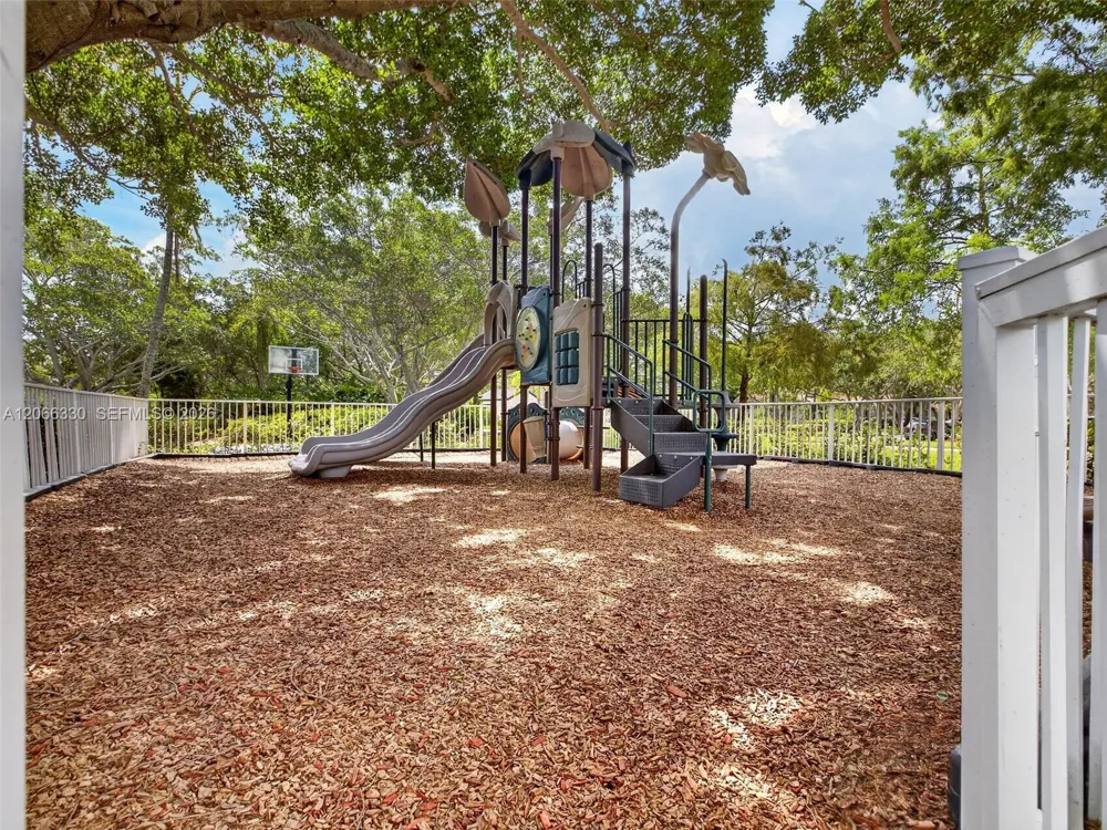 1520 Seabay Rd Weston, FL 33326