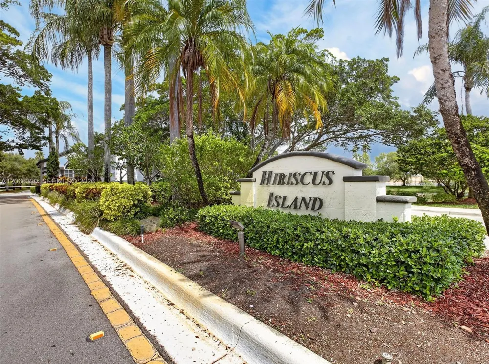 1520 Seabay Rd Weston, FL 33326