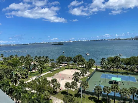 1750 Bayshore Dr #2810