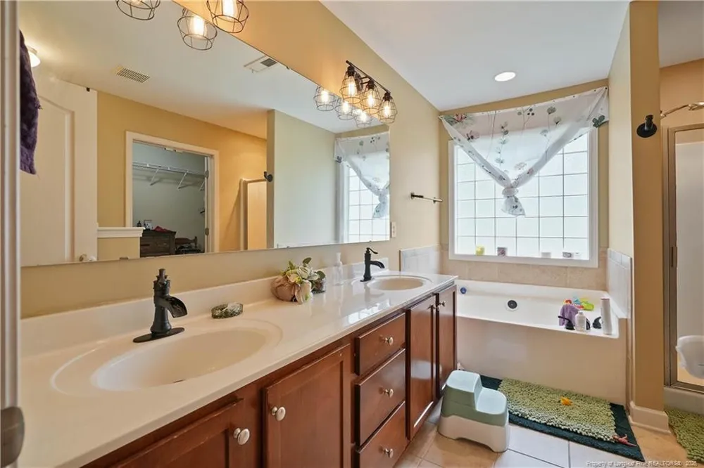 6621 Hillbrook Road Hope Mills, NC 28348