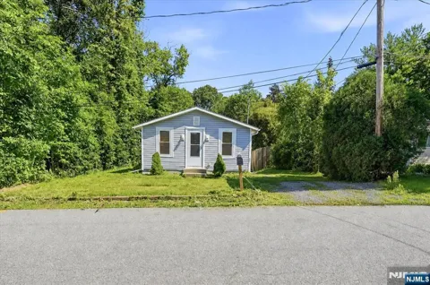 8 Madelyn Avenue