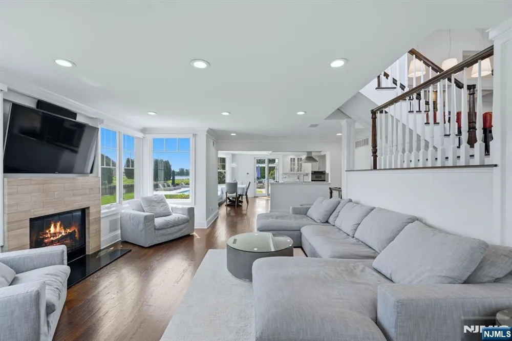 13 Rivers Edge Drive Rumson, NJ 07760