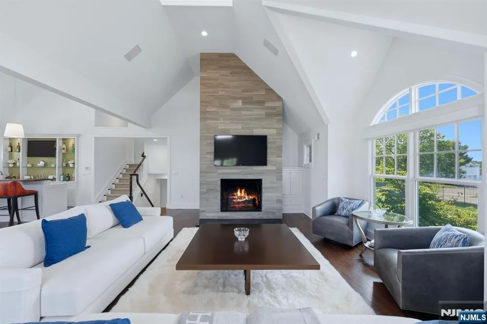 13 Rivers Edge Drive Rumson, NJ 07760
