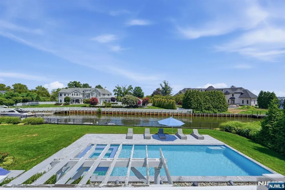 13 Rivers Edge Drive Rumson, NJ 07760