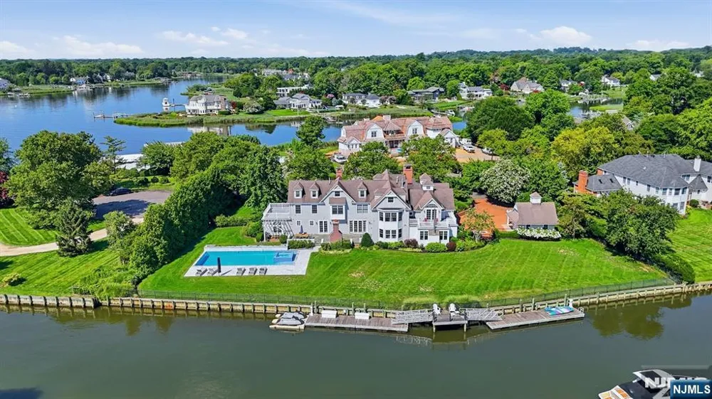 13 Rivers Edge Drive Rumson, NJ 07760